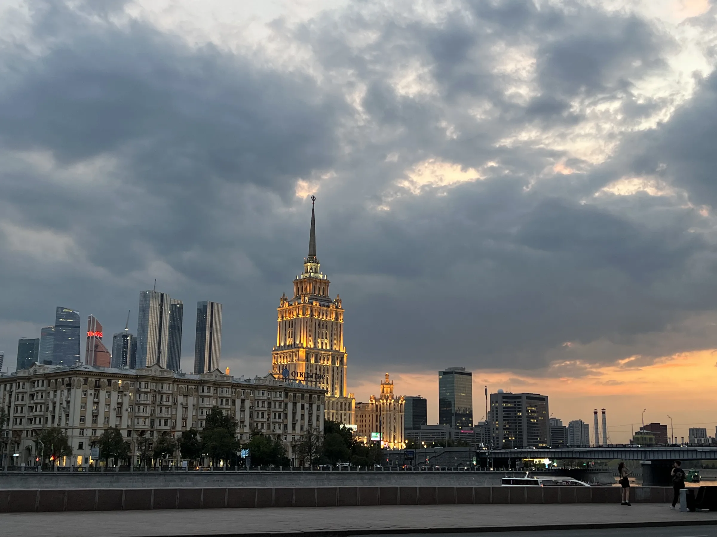 Moscow street in warm summer evening light. Photo: Vlad Lario.