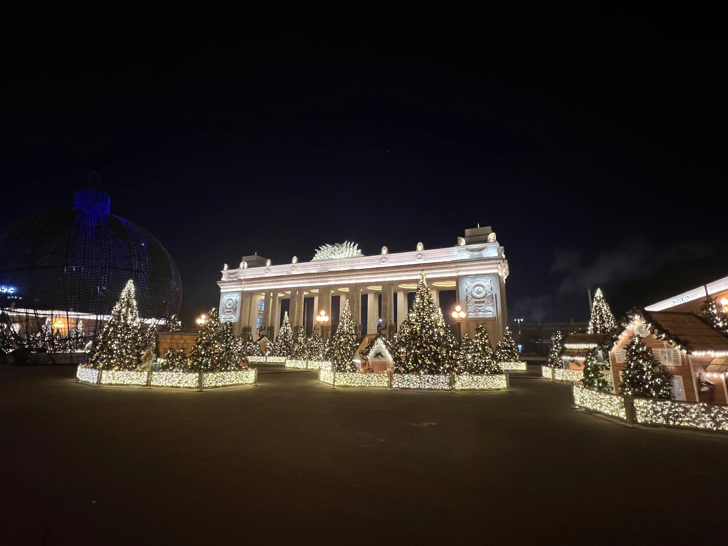 Moscow city lights on a winter night. Photo: Vlad Lario.