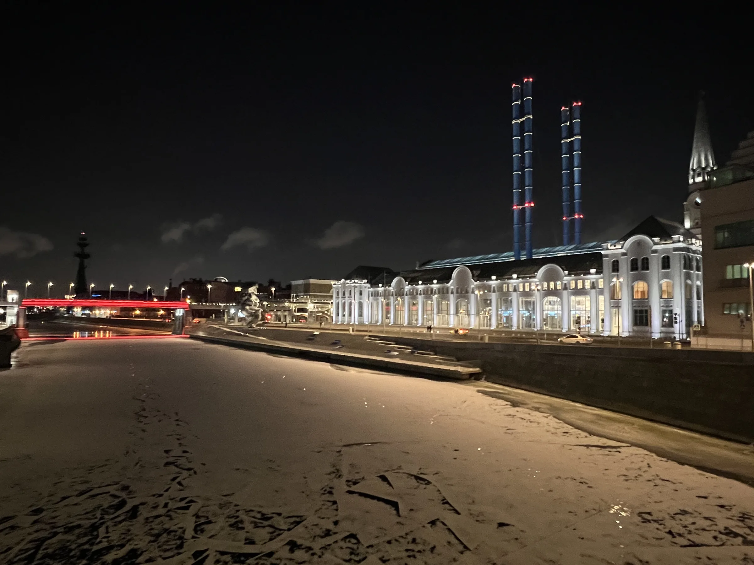 Moscow city lights on a winter night. Photo: Vlad Lario.