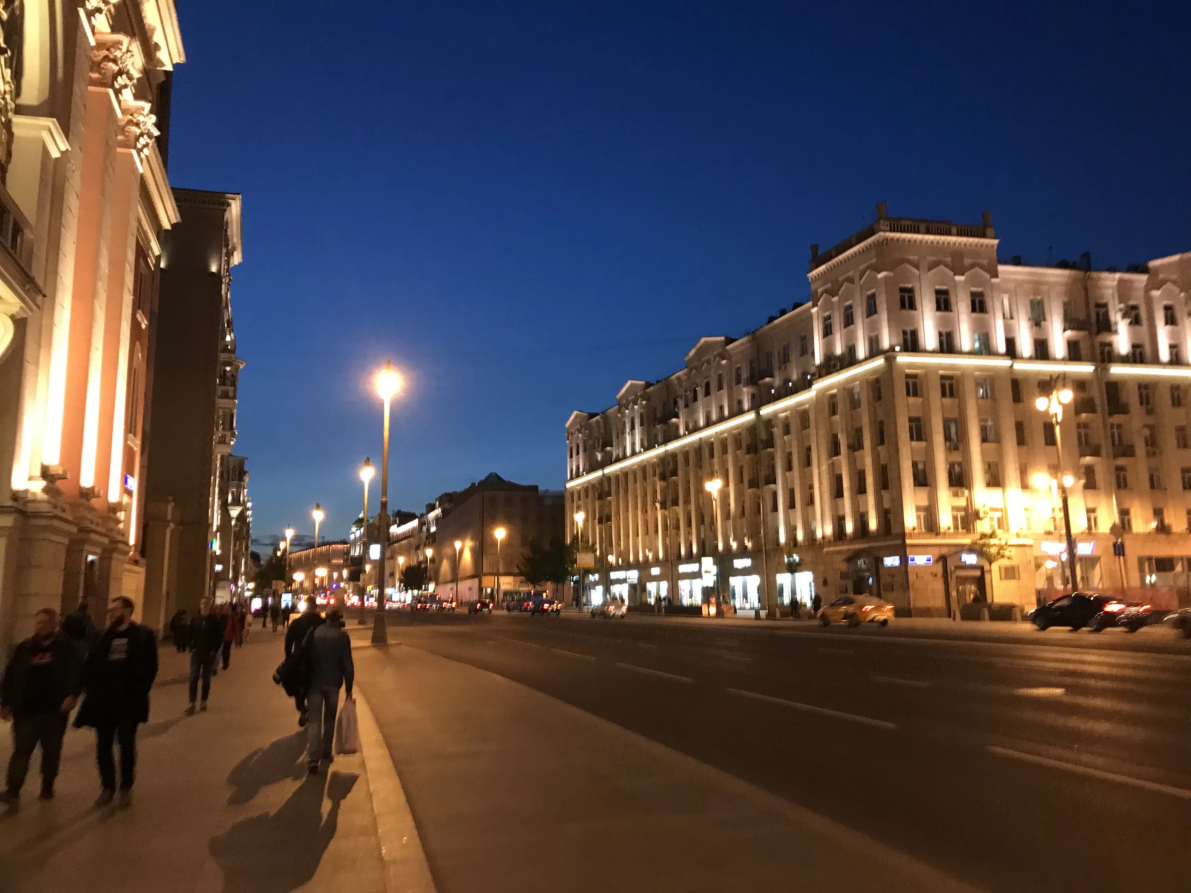 Moscow summer sky at sunset. Photo: Vlad Lario.