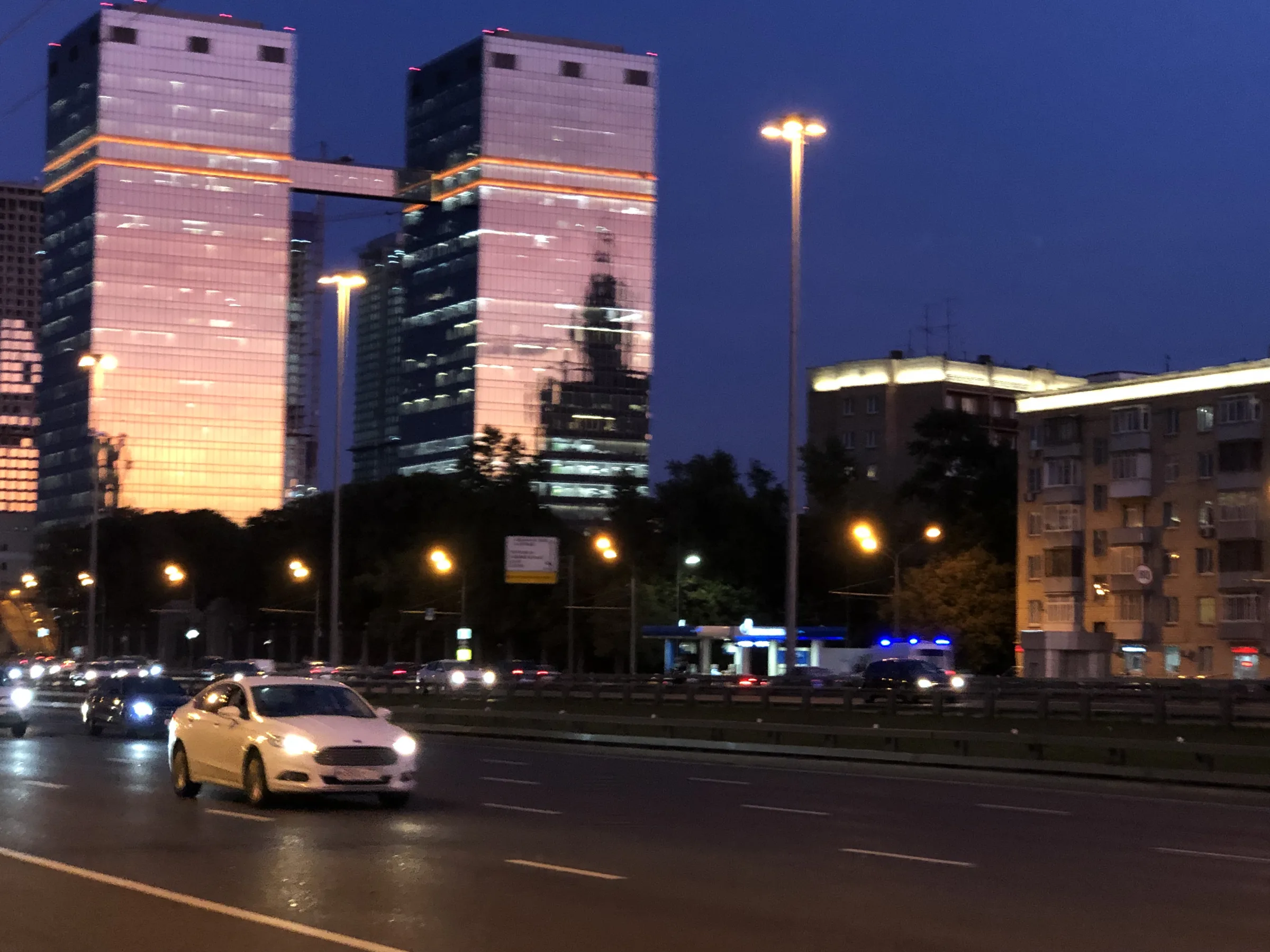Moscow facade glowing in the evening light. Photo: Vlad Lario.