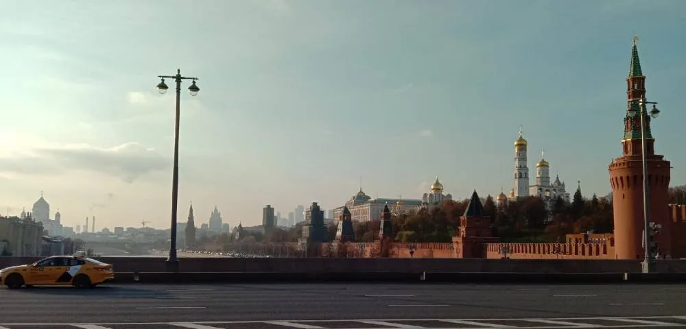 Panoramic Moscow River embankment view. Photo: Vlad Lario.